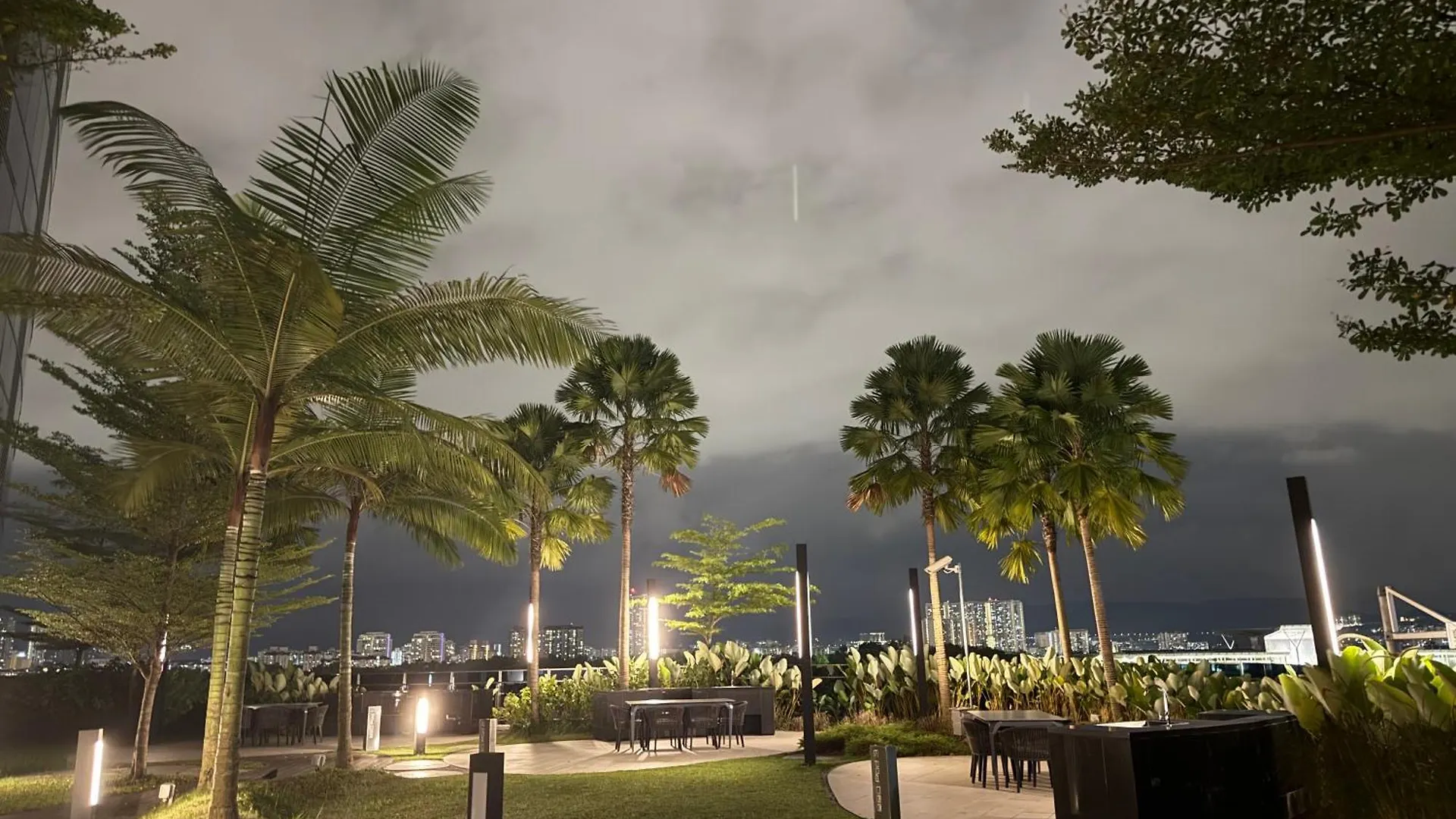 아파트 Night Home At Eaton Residences Klcc 쿠알라룸푸르