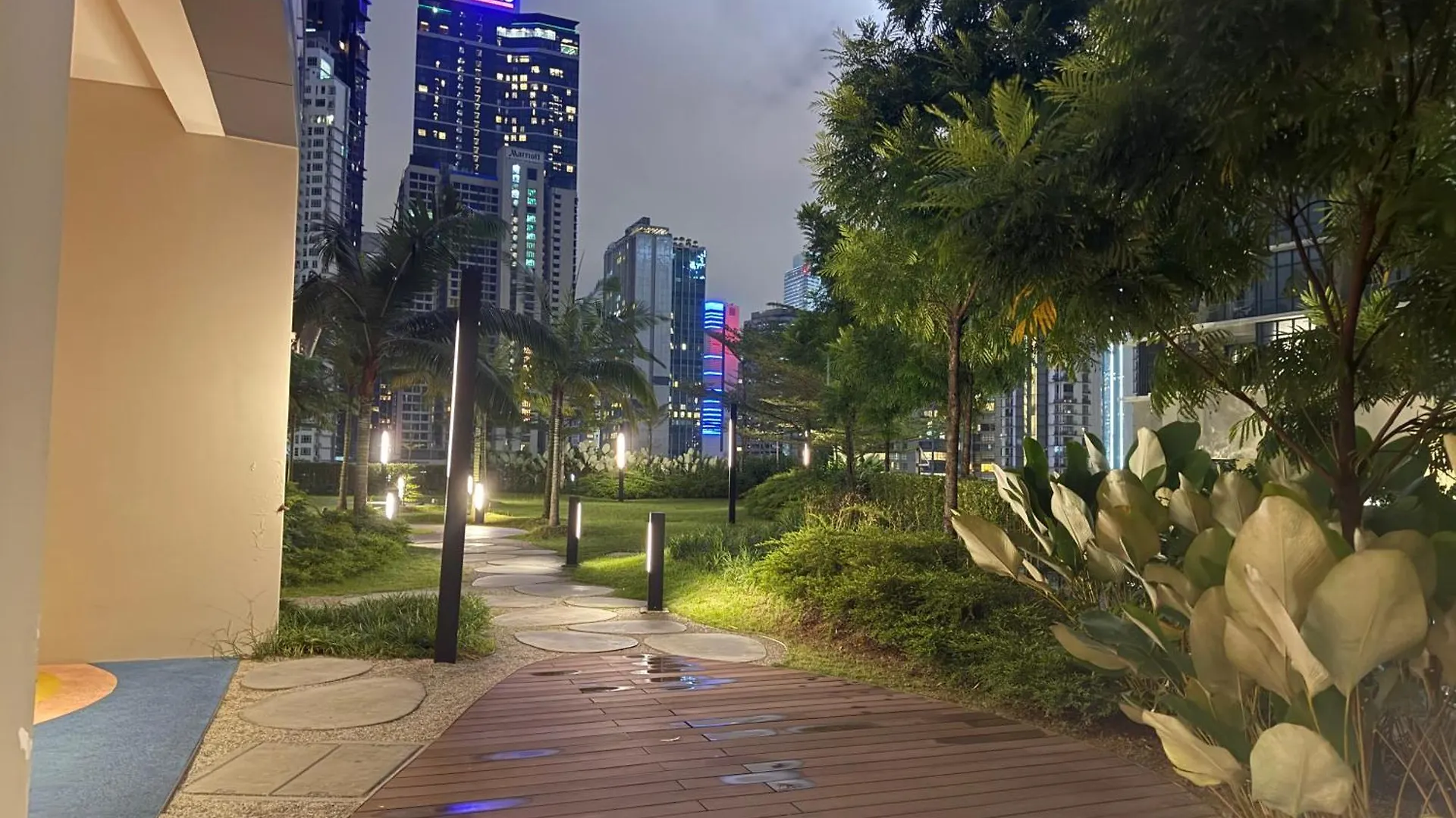 Night Home At Eaton Residences Klcc Kuala Lumpur Malaysia
