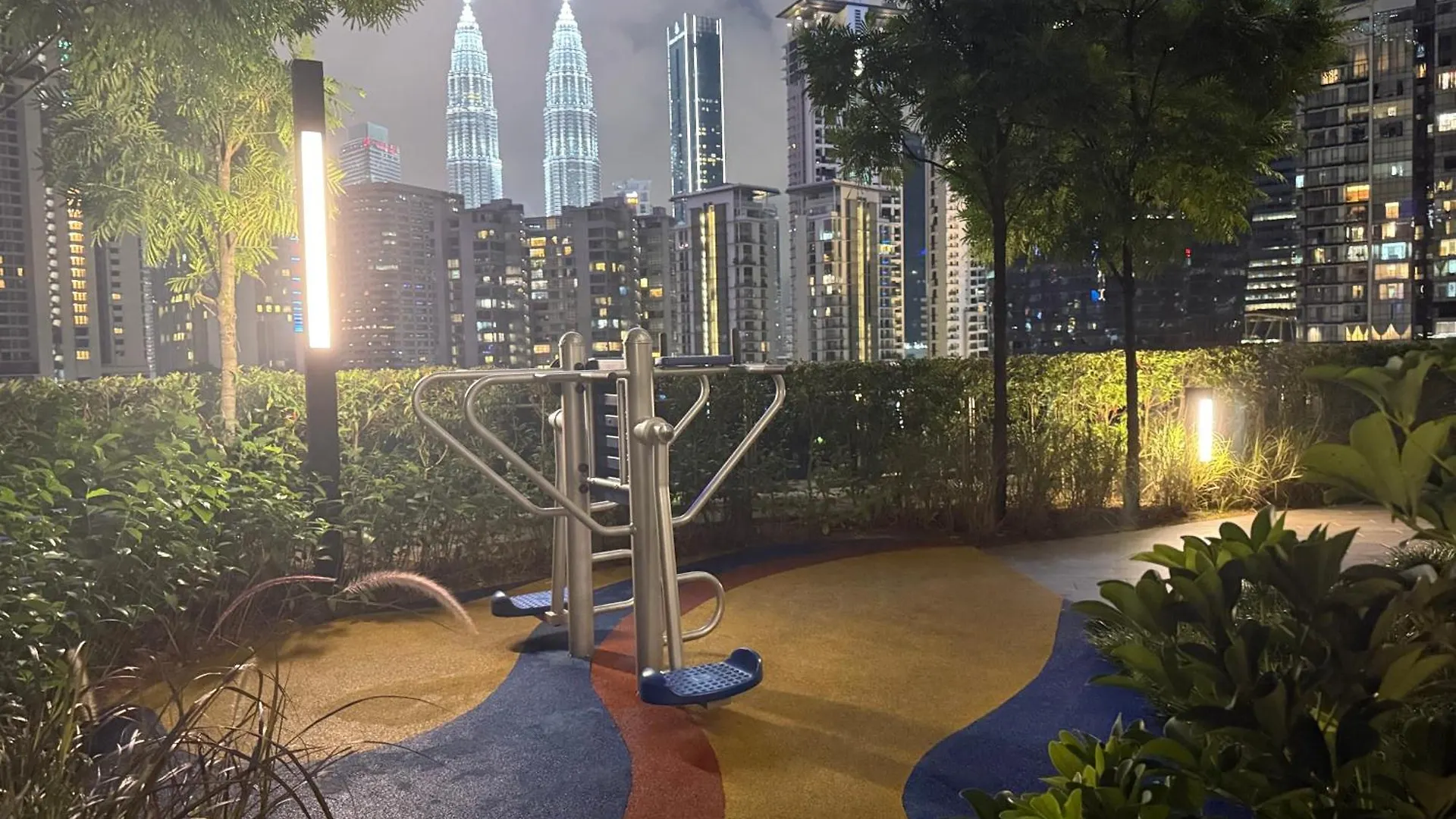 Night Home At Eaton Residences Klcc Kuala Lumpur 0*,