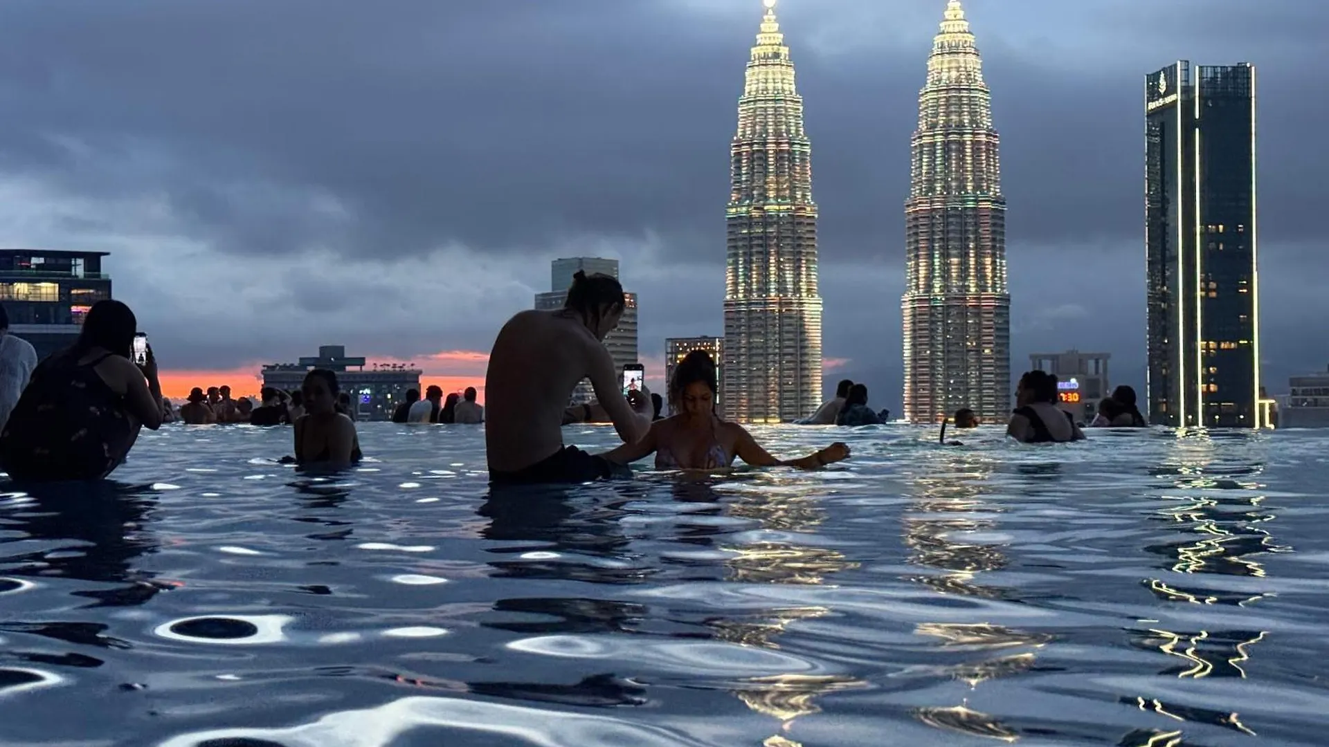 Night Home At Eaton Residences Klcc 쿠알라룸푸르 아파트